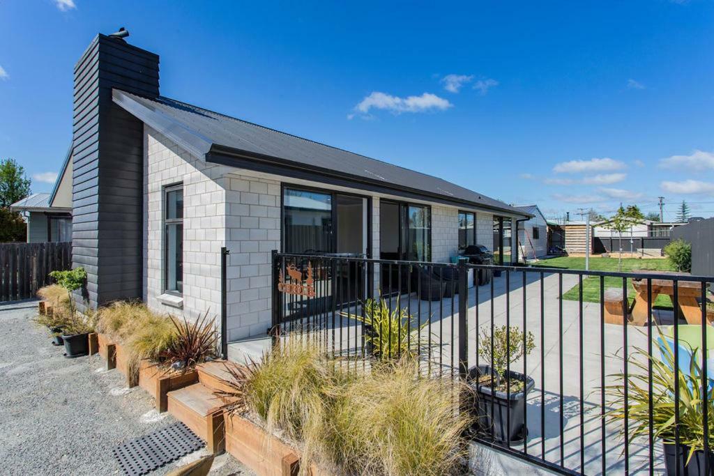 Twilight On Tekapo Drive With Spa, Twizel Exterior photo